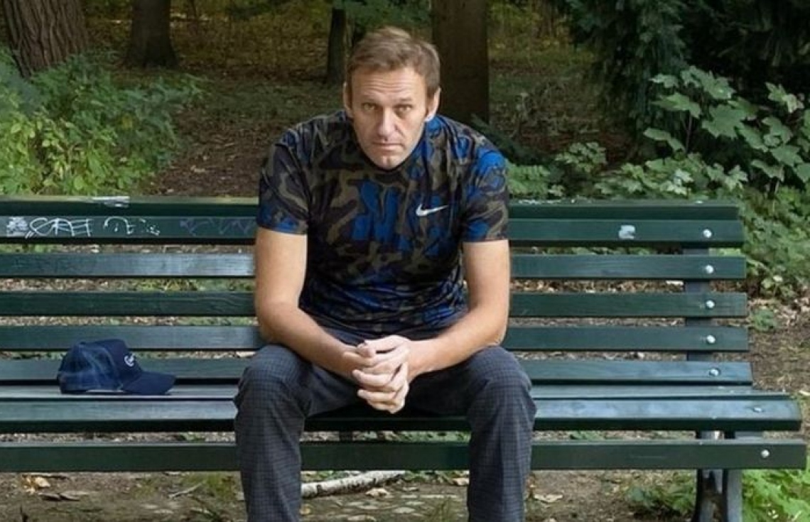 ރަޝިއާގެ އިދިކޮޅު ލީޑަރު އެލެކްސީ ނަވަލްނީ، ޖަރުމަނުގެ ހޮސްޕިޓަލުން ދޫކޮށްލި ފަހުން ނަގާފައިވާ ފޮޓޯއެއް: އޭނާ މިހާރު ގެންދަވަނީ ރިހެބްގައި ކަސްރަތުކުރައްވަމުން