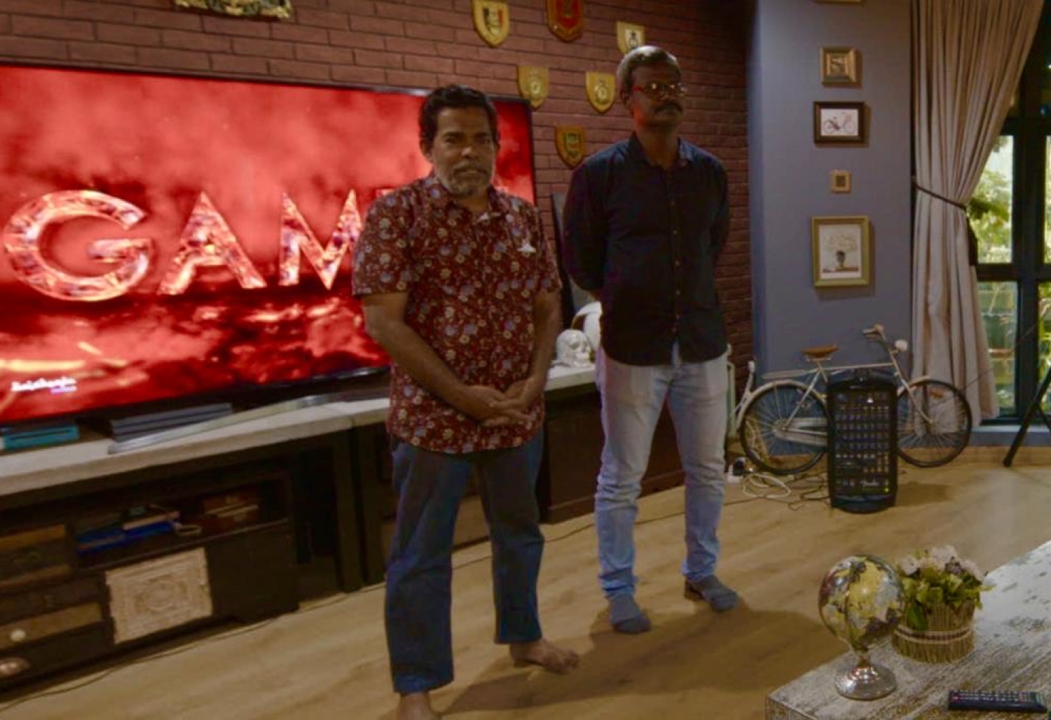 ގަމިނި ޕްރިމިއާ އިވެންޓުގައި އިސްމާއިލް ރަޝީދު (ކޮޕީ އިއްސެ) އާއި ޔޫސުފް ރަފީއު (ޔޫސޭ) ވާހަކަދައްކަނީ.-- ފޮޓޯ: ބައިސްކޯފް