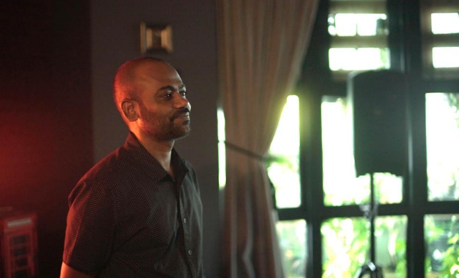 ގަމިނި ޕްރިމިއާ އިވެންޓުގައި މޫމިން ފުއާދު ވާހަކަދައްކަނީ.-- ފޮޓޯ: ބައިސްކޯފް