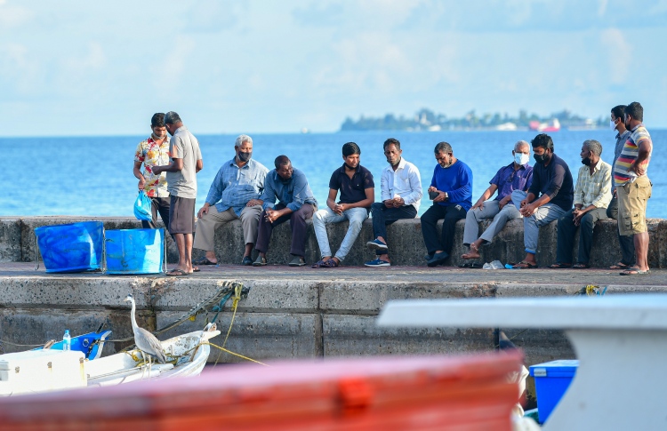 އެންމެ ގޯސްވިއިރު މި ތިބީ ހުރިހާ ކަމެއް ދޫކޮށްލައިގެން