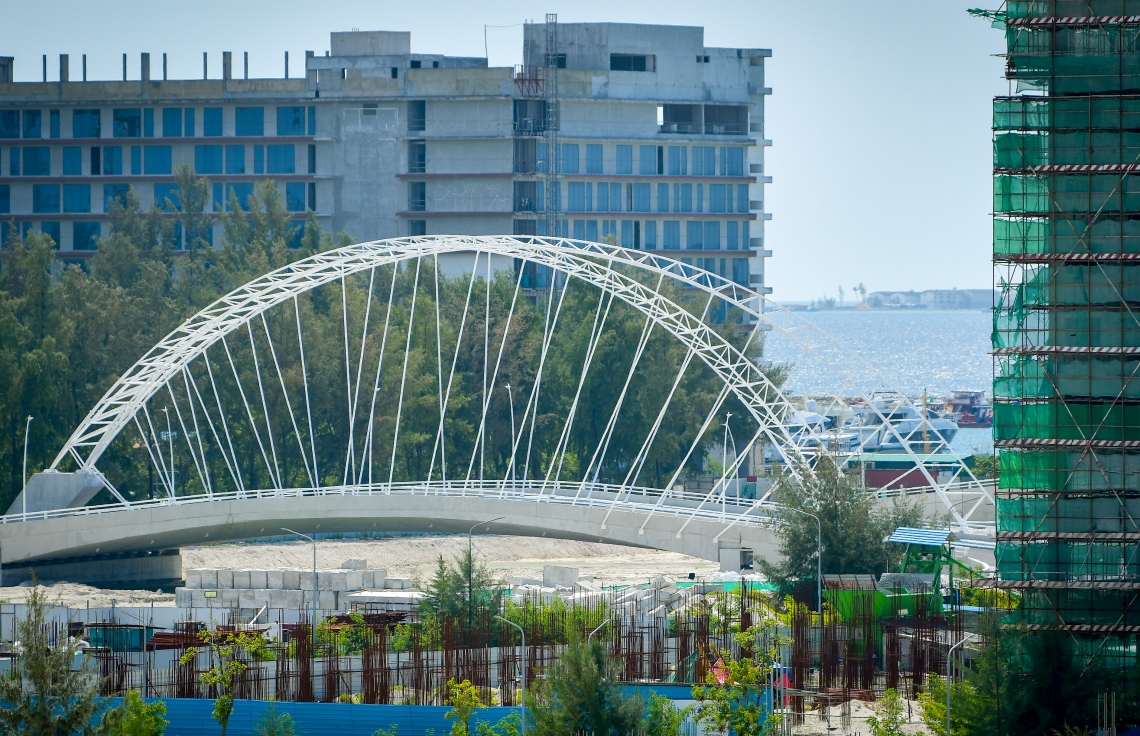 މާލެ: 02 އޮކްޓޯބަރ 2020: ހުޅުމާލޭގެ ދެވަނަ ފިޔަވަހީގެ ބްރިޖެއް، ވަކި ސަރަހައްދަކަށް އާންމުންނަށް ވަދެވޭ ގޮތަށް ހުޅުމާލެ ދެވަނަ ފޭސް ވަނީ ހުޅުވާލާފައި--. ފޮޓޯ:ނިޝާން އަލީ/މިހާރު