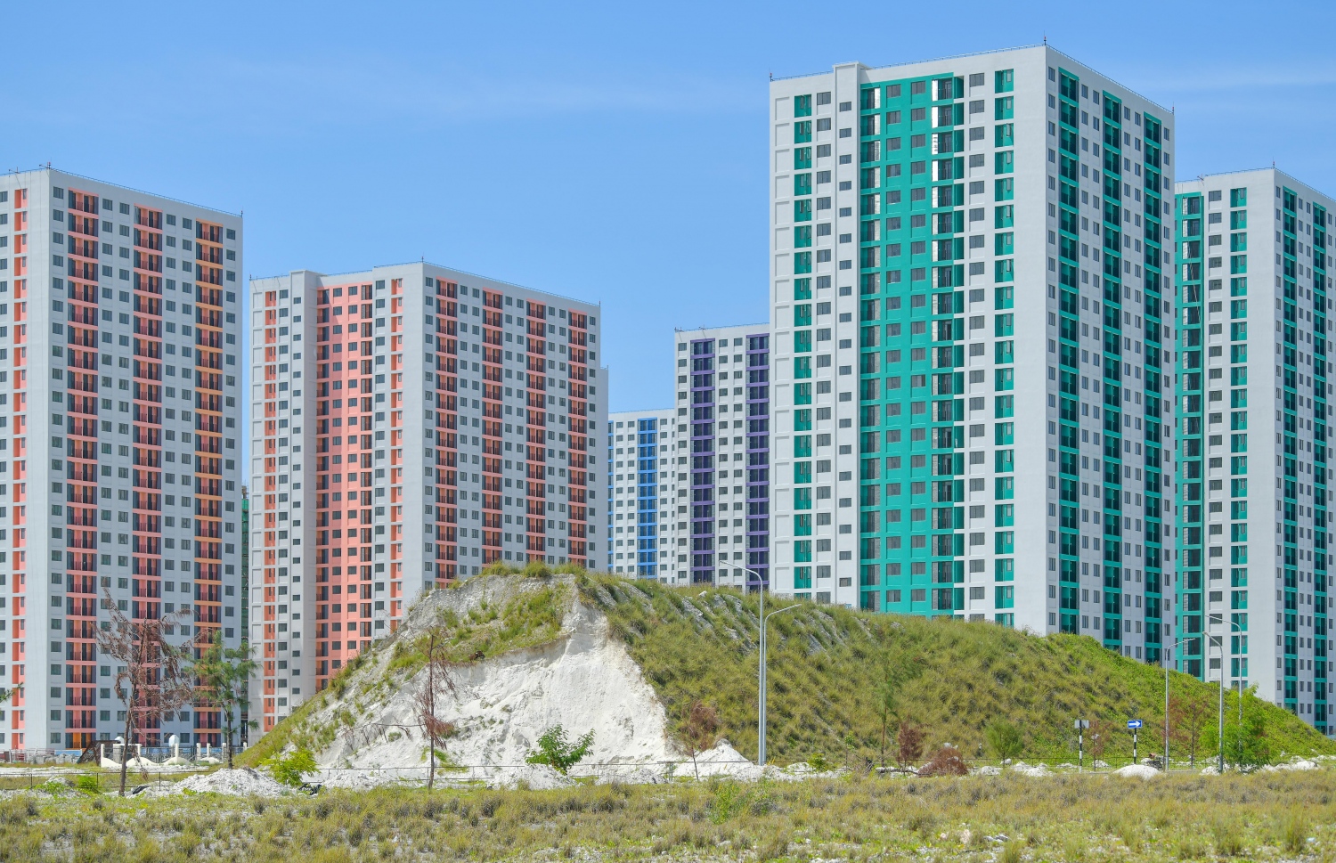 ހިޔާ ފްލެޓް: ގިނަ ބަޔަކު މި ފްލެޓްތަކުގައި މިހާރު ދިރިއުޅެމުން އެބަދޭ--. ފޮޓޯ: ނިޝާން އަލީ/މިހާރު