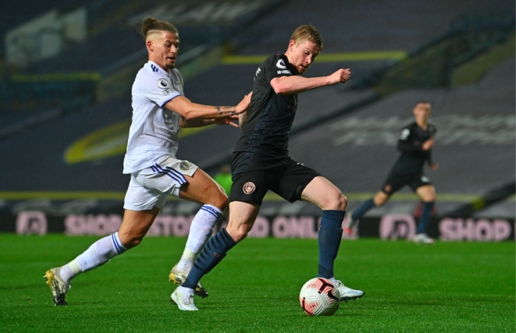 އެވަަޓަން ކުރީގައި، ލީޑްސް އިން ސިޓީ ހިފަހައްޓައިފި