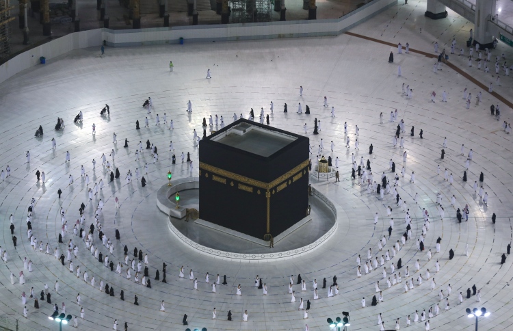 ހަރަމްފުޅުގައި އަނެއްކާވެސް ގައިދުރުކޮށް ނަމާދުކުރަނީ