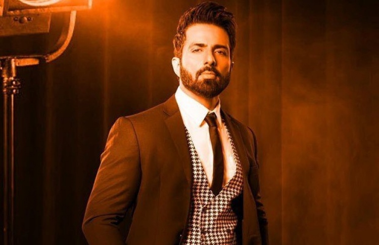 ސޯނޫގެ އެހީގައި މި ފަހަރު ޖަހައި ދިނީ އެންޓަނާއެއް