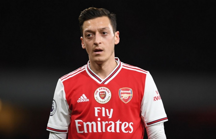 އާސެނަލްގެ މެސްކޮޓްގެ ހަރަދާ އޮޒިލް ހަވާލުވެއްޖެ