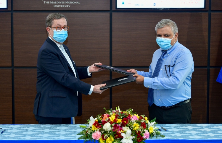 ހެލްތު ރިސްކް ކޮމްޕްލަޔަންސް ޕްރޮގްރާމެއް ހިންގަނީ