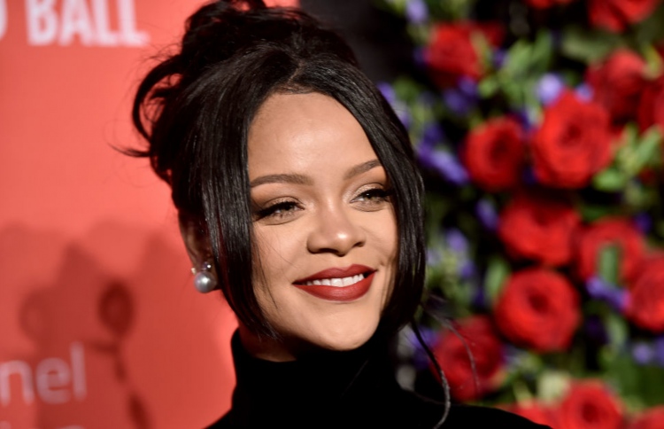 ފެޝަން ޝޯގެ މައްސަލާގައި ރިއާނާ މާފަށް އެދިއްޖެ