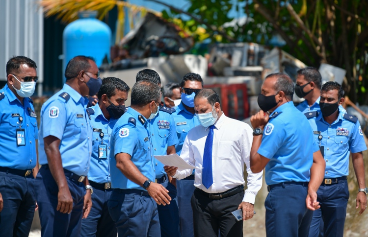 ތުހުމަތުވާ އޮފިސަރުންނަށް ފިޔަވަޅު އަޅަން ހަތަރު މަސް