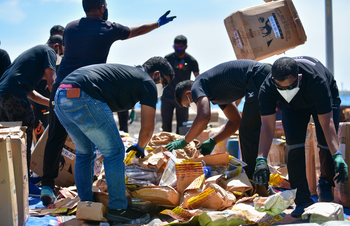 ދޫނިދޫ: އޮކްޓޫބަރު 8، 2020- ފުލުހުންގެ ބެލުމުގެ ދަށުގައި ހުރި 300 ކިލޯ އަށް ވުރެ ގިނަ މަސްތުވާތަކެތި ނައްތައިލުމަށް ފުލުހުން މިއަދު ހަރަކާތްތެރި ވަނީ.--- ފޮޓޯ: އަހުމަދު އަވްޝަން/މިހާރު