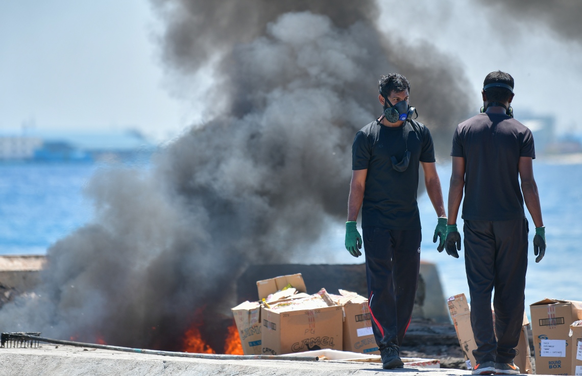 ދޫނިދޫ: އޮކްޓޫބަރު 8، 2020- ފުލުހުންގެ ބެލުމުގެ ދަށުގައި ހުރި 300 ކިލޯ އަށް ވުރެ ގިނަ މަސްތުވާތަކެތި މިއަދު ނައްތައިލަނީ.--- ފޮޓޯ: އަހުމަދު އަވްޝަން/މިހާރު