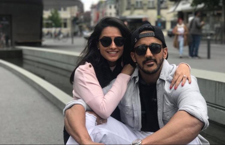 އަނީތާ އާއި ރޯހިތު.