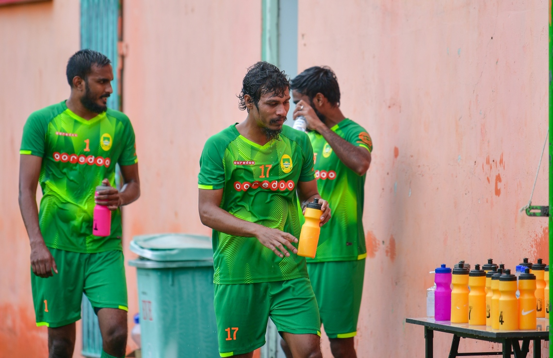 މާލެ: އޮކްޓޫބަރު 11، 2020- ފުރަތަމަ ޑިވިޝަނުގައި ވާދަކުރާ އަށް ކްލަބްގެ ޕްރެކްޓިސްތައް ފަށަން ހެލްތު ޕްރޮޓެކްޝަން އެޖެންސީ (އެޗްޕީއޭ) އިން ރަސްމީކޮށް ހުއްދަ ދިނުމާއި އެކު އެފްއޭއެމާއި އެޗްޕީއޭ އިން އެކުލަވާލާފައިވާ ގައިޑްލައިންތަކާ އެއްގޮތަށް ޕްރެކްޓިސްތައް މާޒިޔާއިން ފެށުން .-- ފޮޓޯ: އަހުމަދު އަވްޝަން/މިހާރު