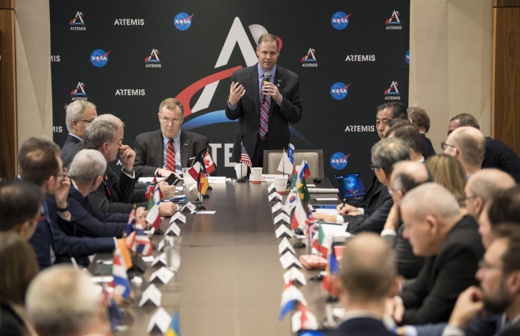 އަލުން ހަނދަށް ދިއުމުގެ ޕްރޮގްރާމްގައި ހަތް ގައުމެއް