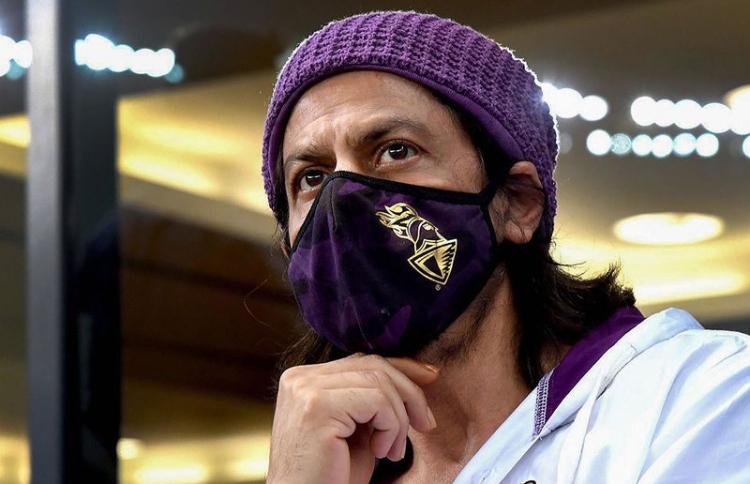 ޝާހްރުކް ފިލްމީ މަސައްކަތަށް ނުކުންނާނީ 15 ގައި