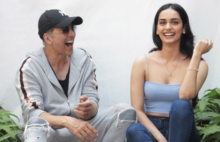 އަކްޝޭއާ އެކު ރީތީގެ ރާނީ މަސައްކަތްކުރަނީ އުފަލުން