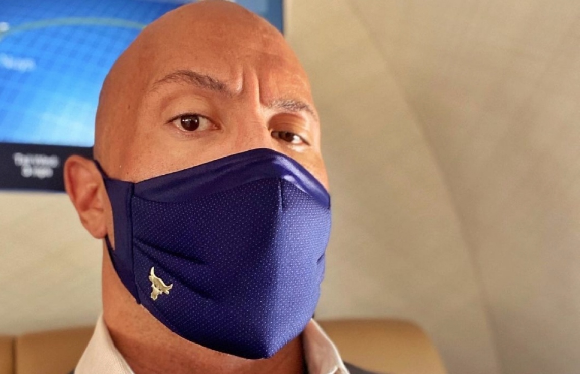 ރޮކްގެ ފަރާތުން އެތުލީޓުންނަށް މާސްކެއް ނެރެފި