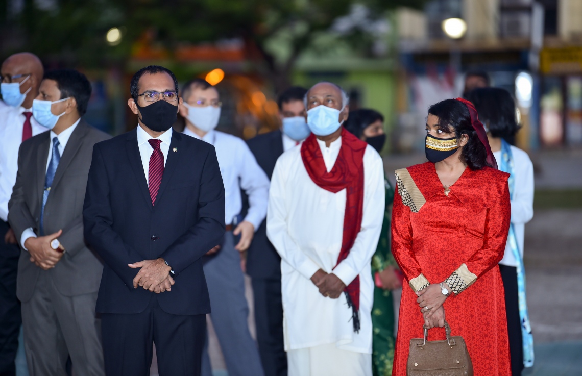 މާލެ: އޮކްޓޯބަރު 18، 2020: ޕޯޗުގީޒުންގެ އަތްދަށުން ރާއްޖެ މިނިވަންކުރަން، އުތީމު ބޮޑުތަކުރުފާނު ކުރެއްވި ޖިހާދުގެ ހަނދާން އާކުރާ، ގައުމީ ދުވަހުގެ މުނާސަބަތުގައި ބޭއްވި ދިދަ ނެގުމުގެ ރަސްމިއްޔާތުގެ ތެރެއިން.-- ފޮޓޯ: ރައީސް އޮފީސް