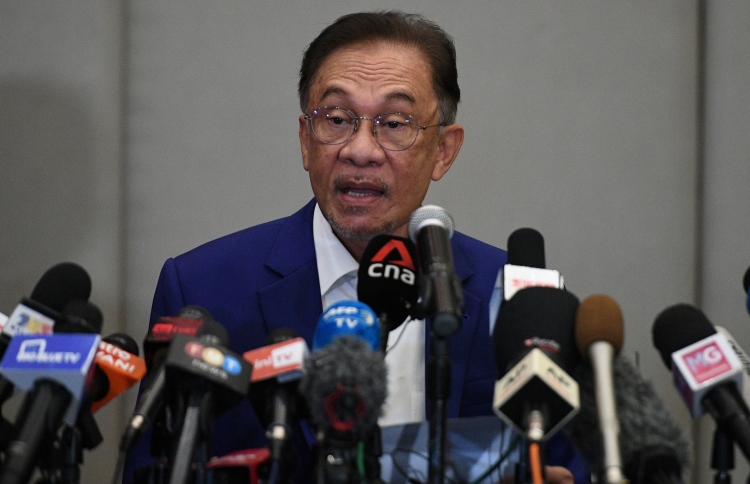 މެލޭޝިޔާގައި ވަޒީރުންގެ މުސާރައިން 20ޕަސެންޓް ކަނޑަނީ