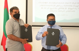 The agreement signed by the Minister of Environment Dr Hussain Rasheed  Hassan (R) and MIT's Programme Director Adam Haleem. PHOTO: MINISTRY OF ENVIRONMENT