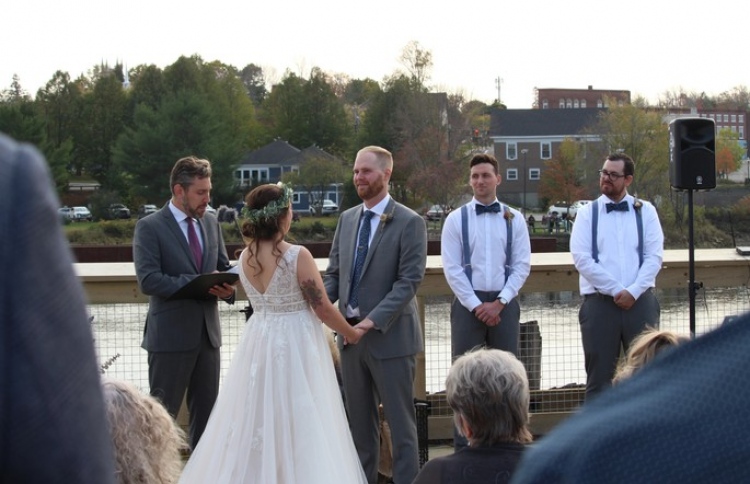 ކައިވެނީގެ ހަފުލާ އެމެރިކާ-ކެނެޑާ ބޯޑަރުގައި