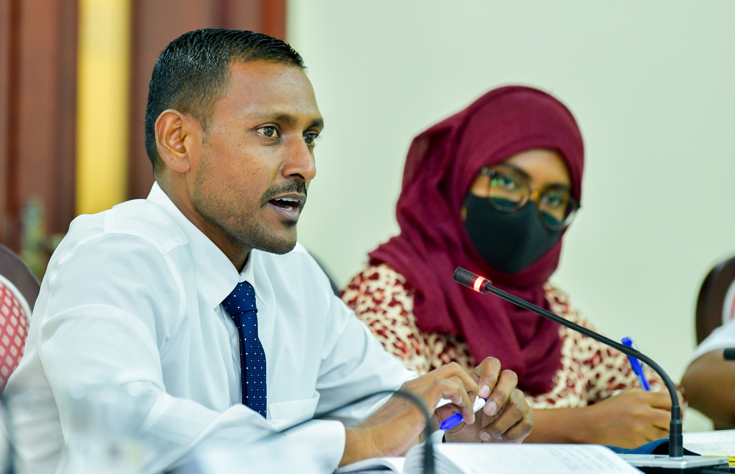 ޕީޖީ ޝާމީމް ބައްދަލުވުމެއްގައި: އޭނާ ވިދާޅުވީ އާންމުންގެ ކަންބޮޑުވުން ހުންނަ މައްސަލަތަކަށް އަލުން ރިއާޔަތްކުރަން މަޖިލީހަށް އެދެވިދާނެ ކަމަށް -- ފޮޓޯ/މިިހާރު