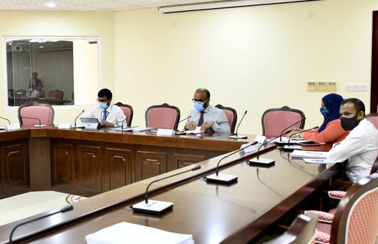 ފިނޭންސްގެ މުވައްޒަފަކު ގޯސް ހެދިކަމުގެ ހެއްކެއް ނެތް