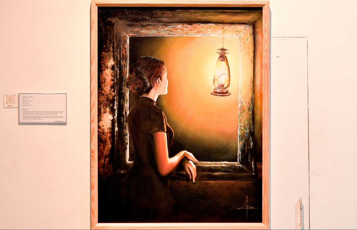 މާލެ: އޮކްޓޯބަރު 26، 2020: ދިވެހި ފަންނުވެރިންގެ ހުނަރު ދައްކާލުމަށް ނެޝަނަލް އާޓު ގެލެރީގައި ބޭއްވި 'އަންވެއިލިން ވިޝަންސް" މައުރަޒުގައި ހުރި ކުރެހުމެއް.-- ފޮޓޯ: ނިޝާން އަލީ /މިހާރު