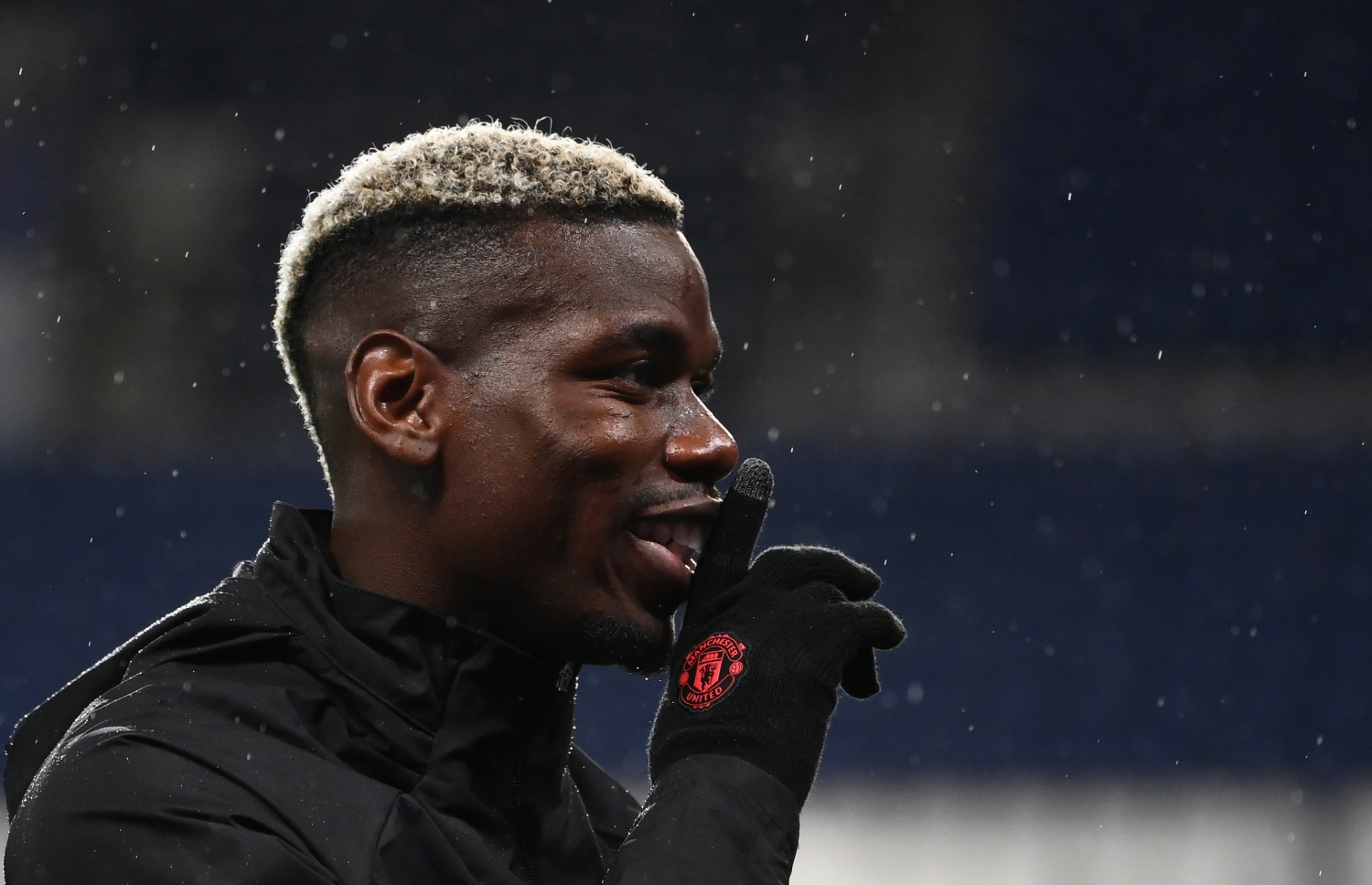 ޔުނައިޓެޑްގެ މެޗެއްގެ ތެރެއިން ޕޮގްބާ.: އޭނާ ވަނީ ދި ސަން ނޫހަށް ވަރަށް ބޮޑަށް ފާޑުކިޔައިފައި.-- ފޮޓޯ: އޭއެފްޕީ