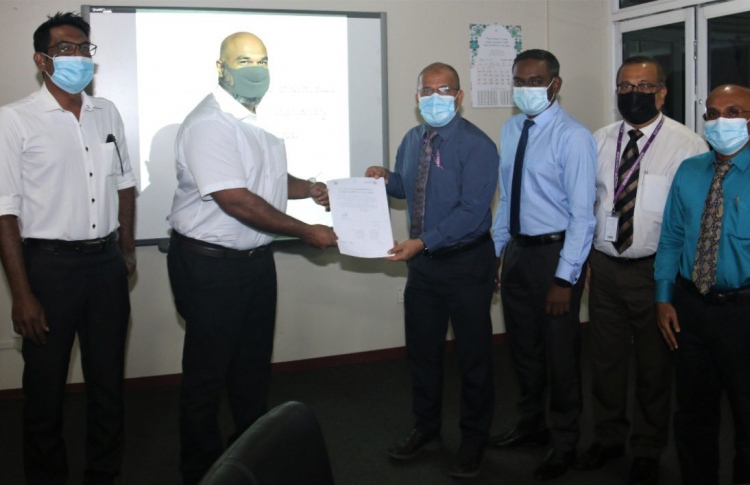 އެންއައިސީގެ ކުރީގެ ރައީސް ސިޔާސީ ޕާޓީއެއް ހަދަނީ