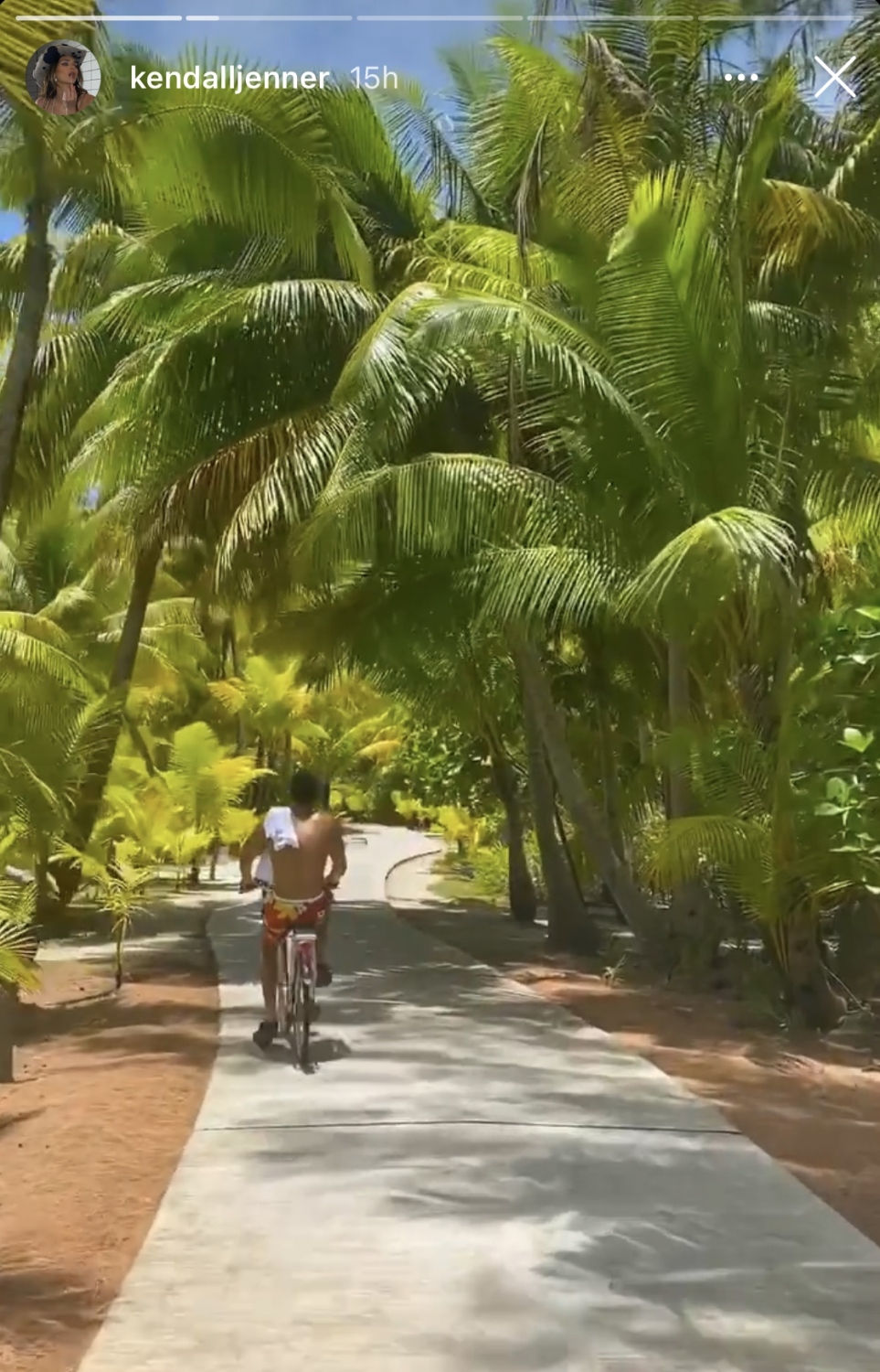 ފޮޓޯ: ކިމް ކާޑޭޝިއަން އިންސްޓަ ސްޓޯރީ