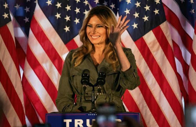 މެލަނިއާ އެންމެ ފަހުން ފިރިކަލުންގެ ކެމްޕޭނަށް