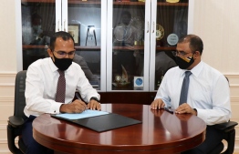 Minister of Communications, Science and Technology Maleeh Jamaal hands over management of 'islands.mv' to Minister of Tourism Dr Abdulla Mausoom. PHOTO/COMMUNICATIONS MINISTRY