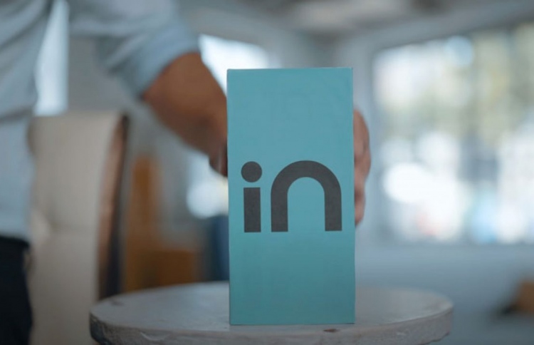 އިންޑިއާގެ މައިކްރޮމެކްސްގެ ފޯނު އަލުން ނެރެނީ