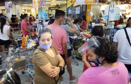 Residents crowd a grocery store to buy essential goods in Legaspi, Albay province, south of Manila on October 31, 2020, ahead of Typhoon Goni landfall. (Photo by Charism SAYAT / AFP)
