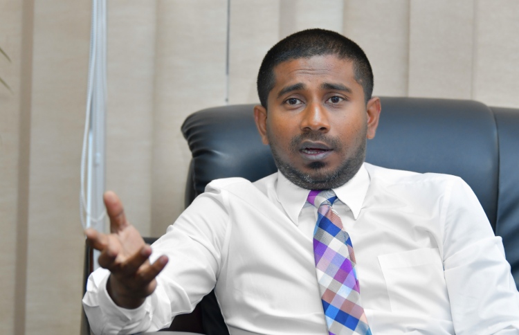 މަހްލޫފްގެ ޝަރީއަތް:ބޮޑެތި ތުހުމަތުތަކާއި ބަހުގެ ހަމަލާ