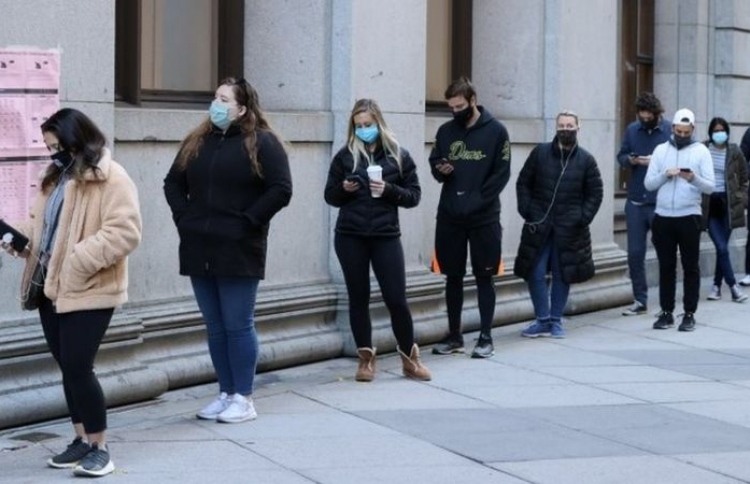 އެމެރިކާގެ ބޮޑު އިންތިހާބުގެ ދުވަސް: ކިއޫ ދަމާލައިފި