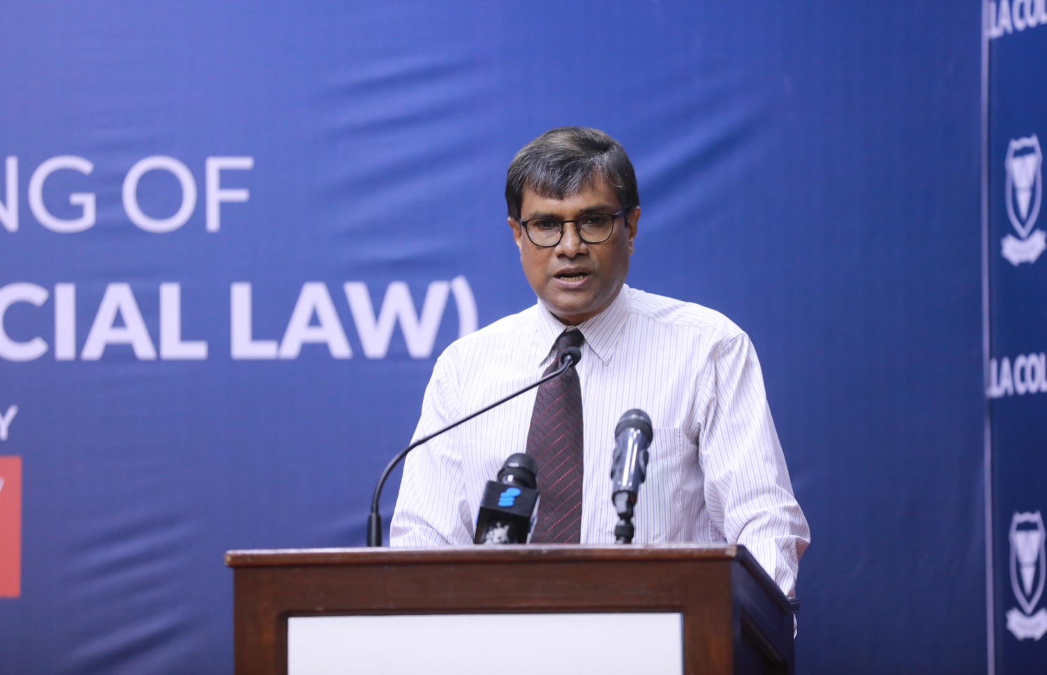 ވިލާ ކޮލެޖުގައި މިއަދު ބެއްވި ރަސްމިއްޔާތެއްގައި އުއްތަމަ ފަނޑިޔާރު ވާހަކަދައްކަވަނީ -- ފޮޓޯ: މިހާރު