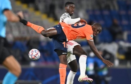 Istanbul Basaksehir's French forward Demba Ba (R) fights for the ball with Manchester United's Congolese defender Axel Tuanzebe during the UEFA Champions League football match group H, between Istanbul Basaksehir FK and Manchester United, on November 4, 2020, at the Basaksehir Fatih Terim stadium in Istanbul. (Photo by OZAN KOSE / AFP)