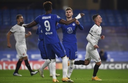 Chelsea's German striker Timo Werner (2R) celebrates scoring the opening goal from the penalty spot during the UEFA Champions League Group E football match between Chelsea and Rennes at Stamford Bridge in London on November 4, 2020. (Photo by Ben STANSALL / POOL / AFP)