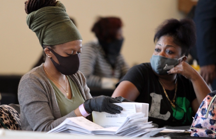 އެމެރިކާ އިންތިޚާބު: ޖޯޖިއާގެ ވޯޓު އަލުން ގުނަނީ