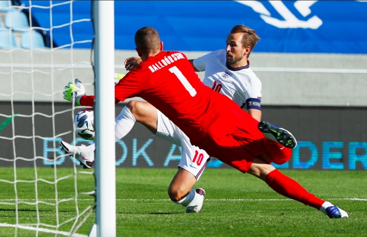 އިންގްލެންޑް-އައިސްލެންޑް މެޗު އަލްބޭނިއާގައި؟