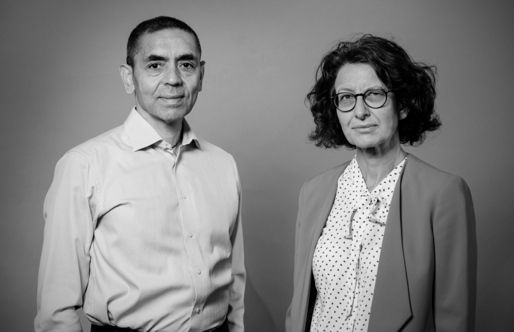 ފައިޒާގެ ކޮވިޑް ވެކްސިންގެ މޭސްތިރިންނަކީ ދެމަފިރިން