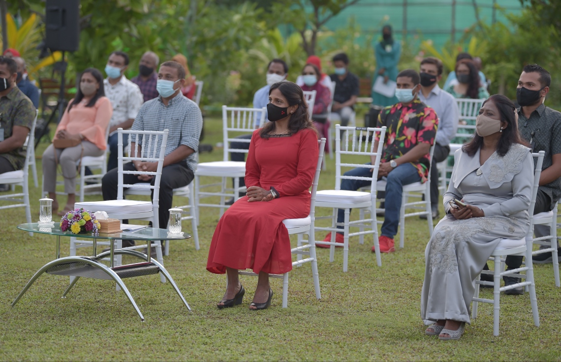 12 ނޮވެމްބަރ 2020: މާލޭގެ ލޮނުޒިޔާރަތްކޮޅުގައި މާލެ ސިޓީ ކައުންސިލުން ތަރައްގީ ކޮށްފައިވާ "ލޮނުޒިޔާރަތް" ޕާކު ހުޅުވުމަށް ބޭއްވި ރަސްމިއްޔާތުގައި މާލެ ސިޓީ ކައުންސިލްގެ މޭޔަރު ޝިފާ މުހައްމަދު އާއި މެޑަމް ފަޒްނާ ބައިވެރިވެވަޑައިގަންނަވަނީ--. ފޮޓޯ: ރައީސް އޮފީސް