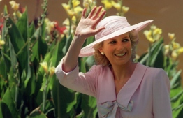 (FILES) In this file photo taken on January 27, 1988 Princess of Wales Diana waves to the crowd during her visit to the Footscray Park in suburb of Melbourne. - More than two decades after her death, Princess Diana's ill-fated entry into the British royal family is the main storyline in the up-coming fourth season of the hit Netflix drama "The Crown." (Photo by PATRICK RIVIERE / AFP)