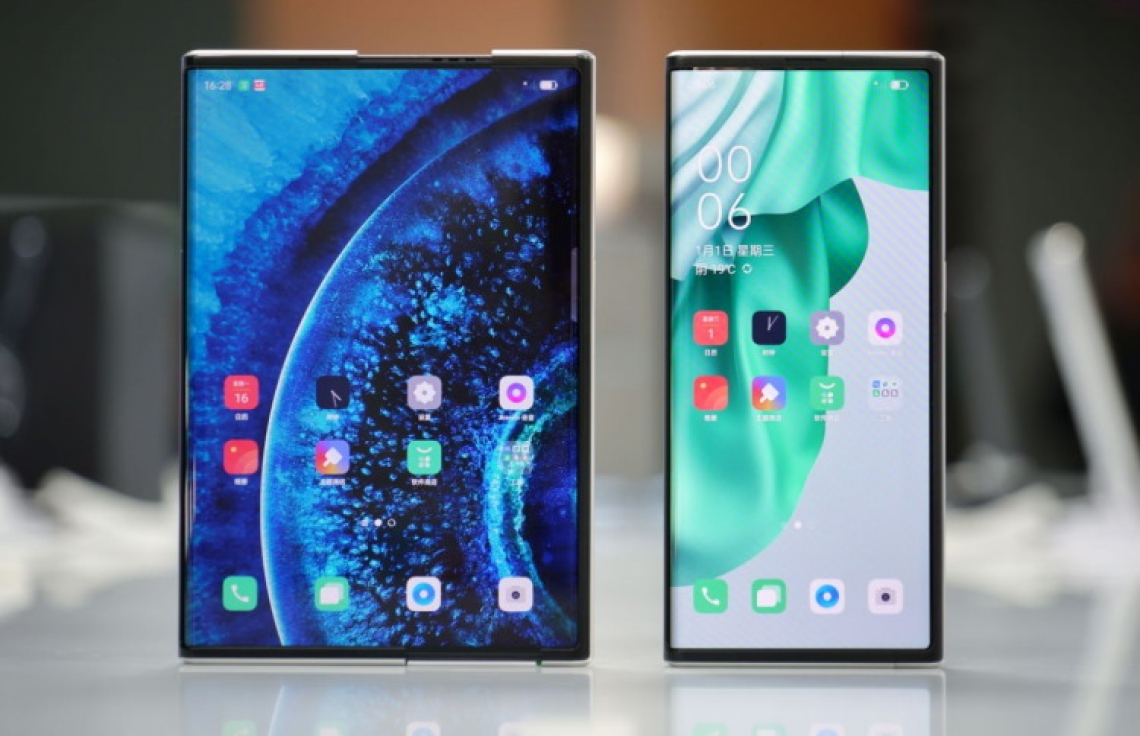 ޑިސްޕްލޭ ދަމާލެވޭ ފޯނެއް އޮޕޯ އިން ދައްކާލައިފި