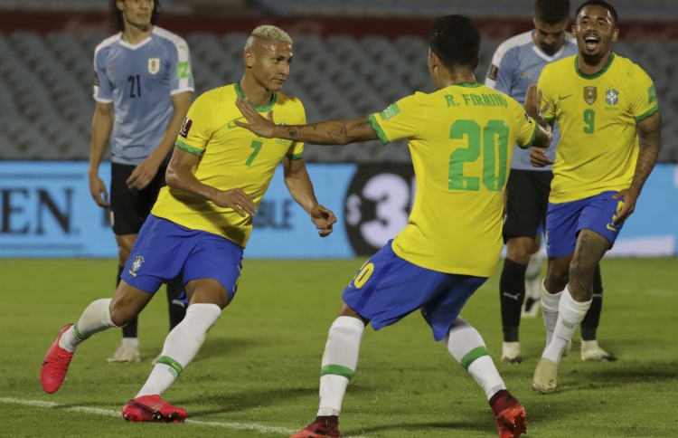 ބްރެޒިލް ރެކޯޑް ދެމެހެއްޓިއިރު، އާޖެންޓީނާ އަށް މޮޅެއް