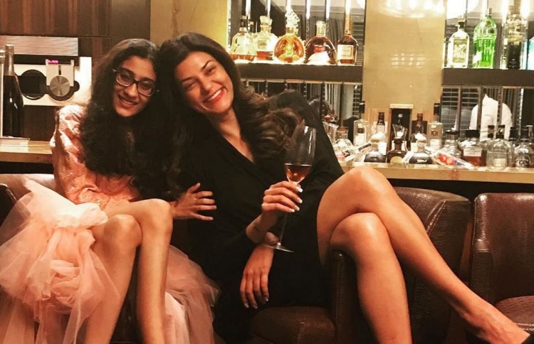 ސުޝްމިތާގެ "ދަރިފުޅު" ގެ ފިލްމުގެ ޓްރެއިލާ