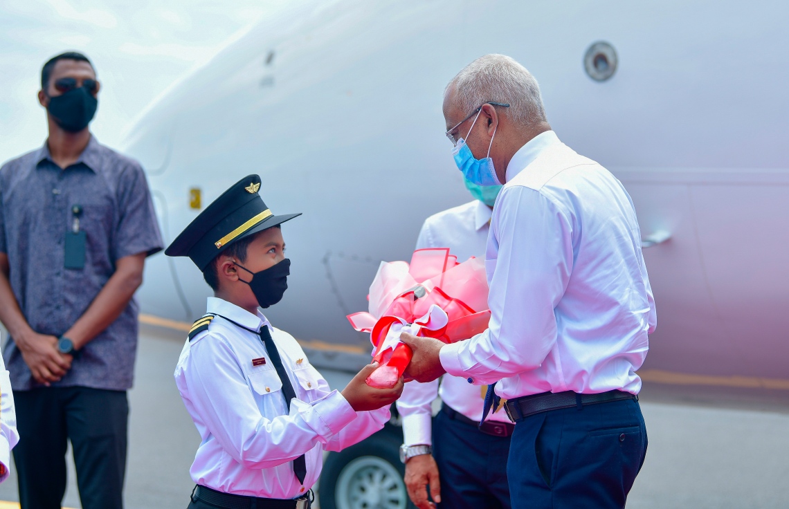 ހޯރަފުށި: ނޮވެމްބަރު 19، 2020- ރިއާސީ ކެމްޕޭންގައި ވެވަޑައިގަތް ވައުދާ އެއްގޮތަށް ހޯރަފުށީގައި ސަރުކާރުން ހެދި   އެއާޕޯޓް ރަސްމީކޮށް ހުޅުވުން. .-- ފޮޓޯ: އަހުމަދު އަވްޝަން/މިހާރު