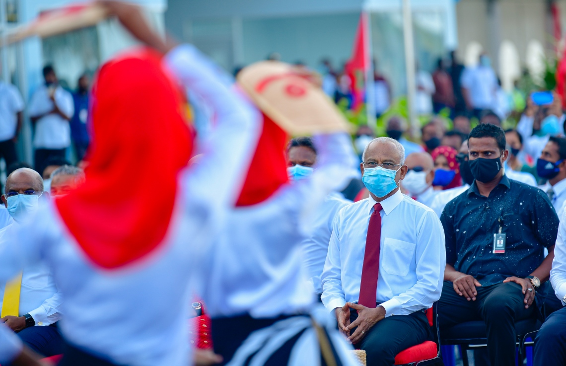 ހޯރަފުށި: ނޮވެމްބަރު 19، 2020- ރިއާސީ ކެމްޕޭންގައި ވެވަޑައިގަތް ވައުދާ އެއްގޮތަށް ހޯރަފުށީގައި ސަރުކާރުން ހެދި   އެއާޕޯޓް ރަސްމީކޮށް ހުޅުވުން. .-- ފޮޓޯ: އަހުމަދު އަވްޝަން/މިހާރު